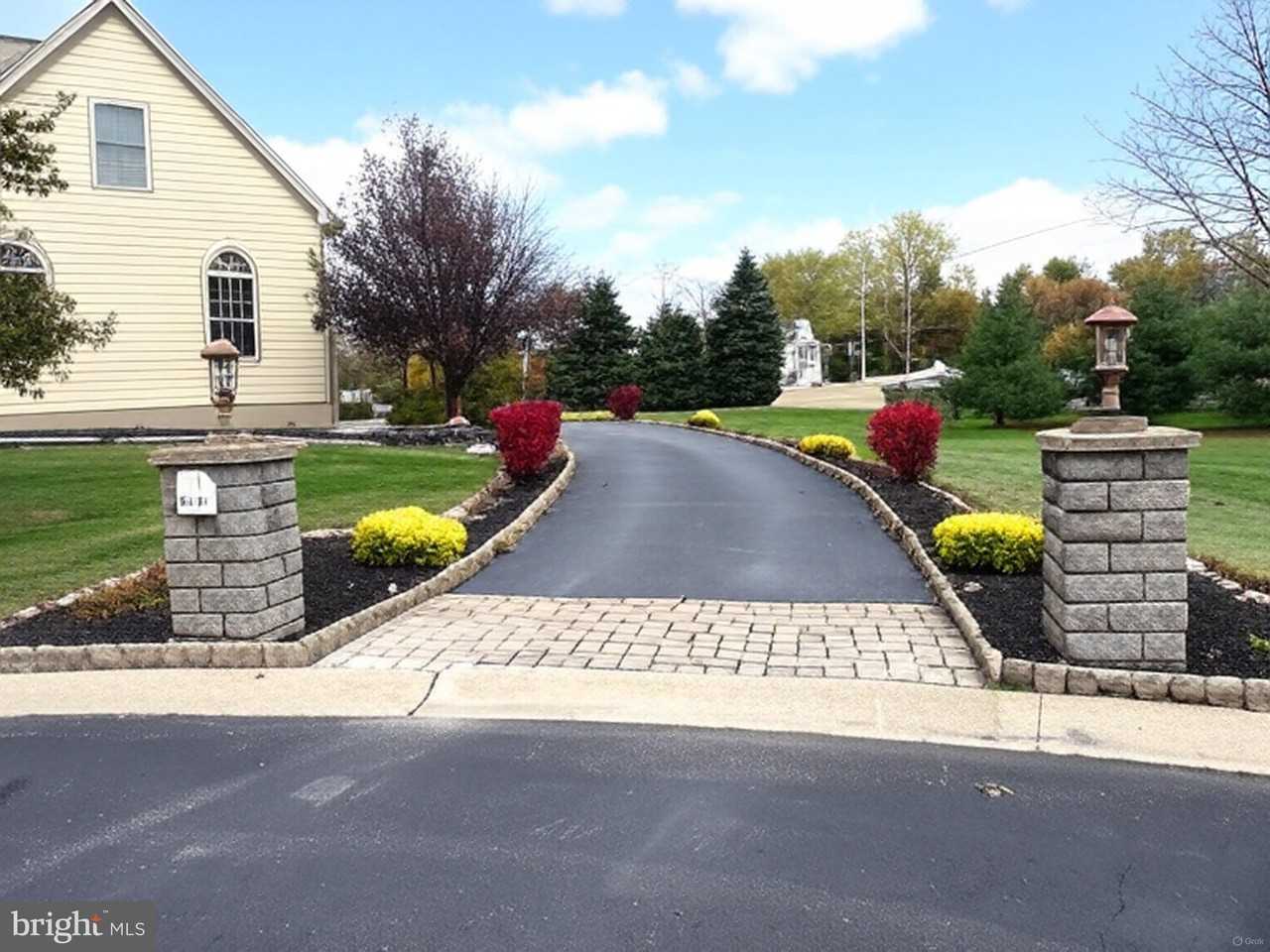 1401 Hampstead Ct - Photo 3 of 50