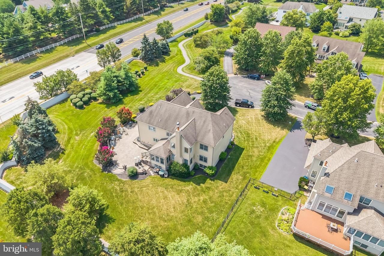 1401 Hampstead Ct - Photo 6 of 50