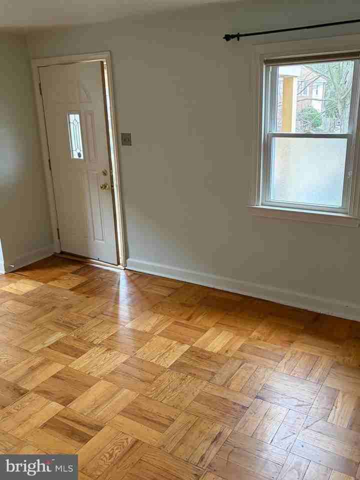 121 Rock Glen Rd - Photo 3 of 13