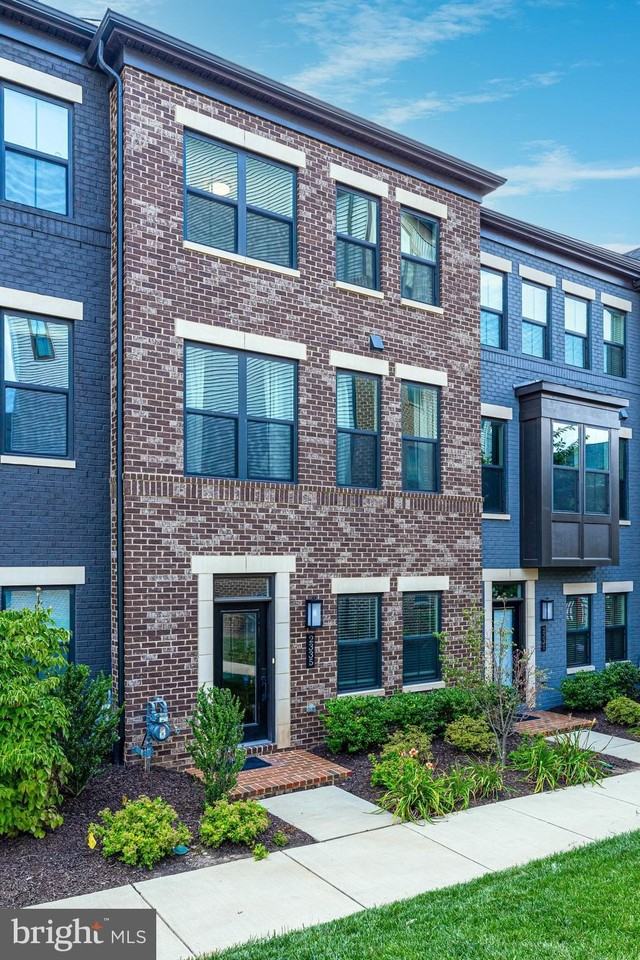 2335 Water Promenade Ave - Photo 2 of 50