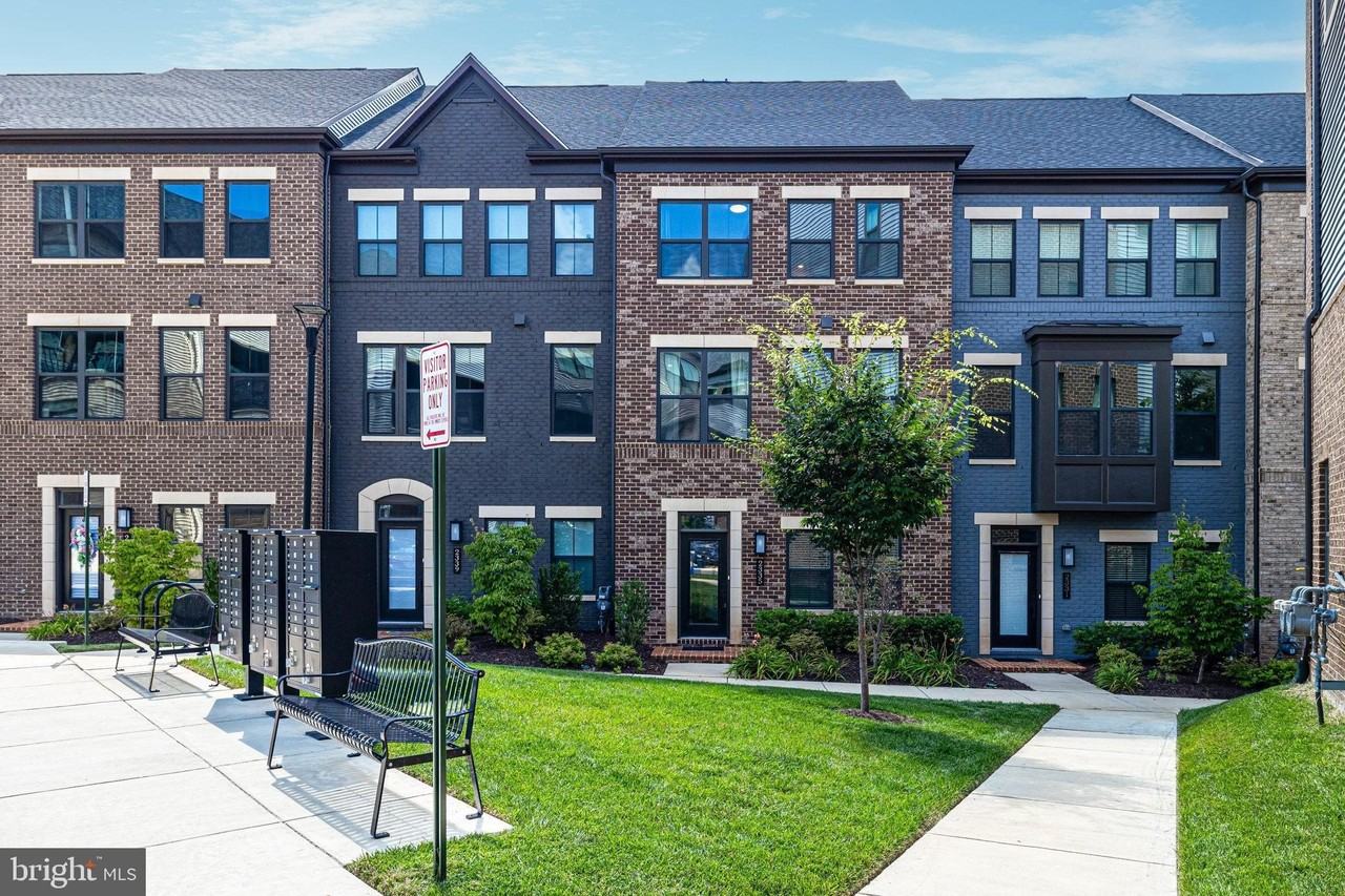 2335 Water Promenade Ave - Photo 3 of 50