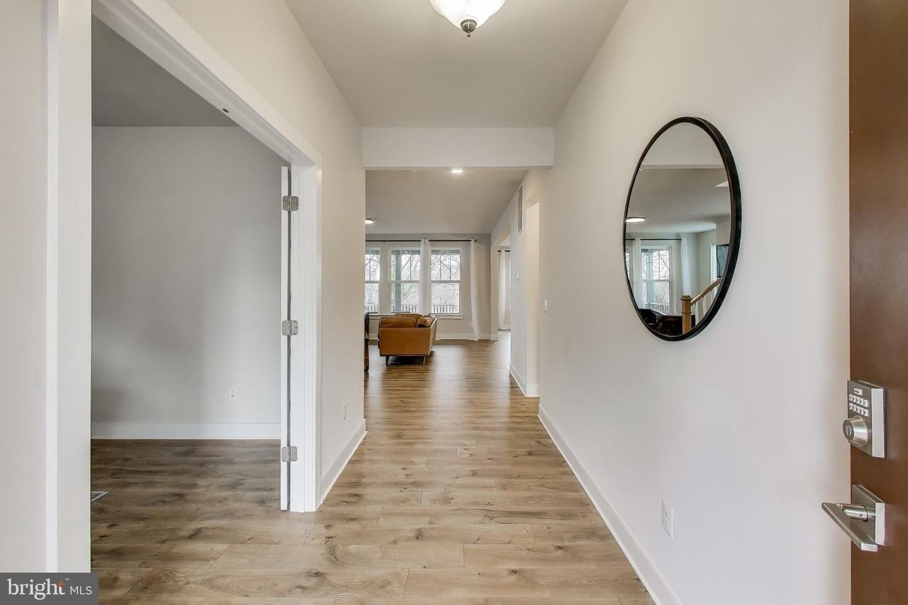 3897 Hillview Ct - Photo 7 of 50