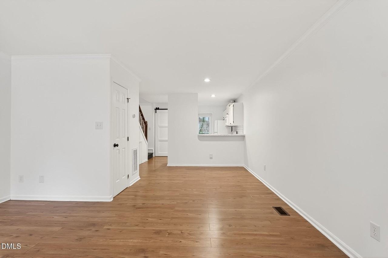 122 Winners Cir - Photo 6 of 31