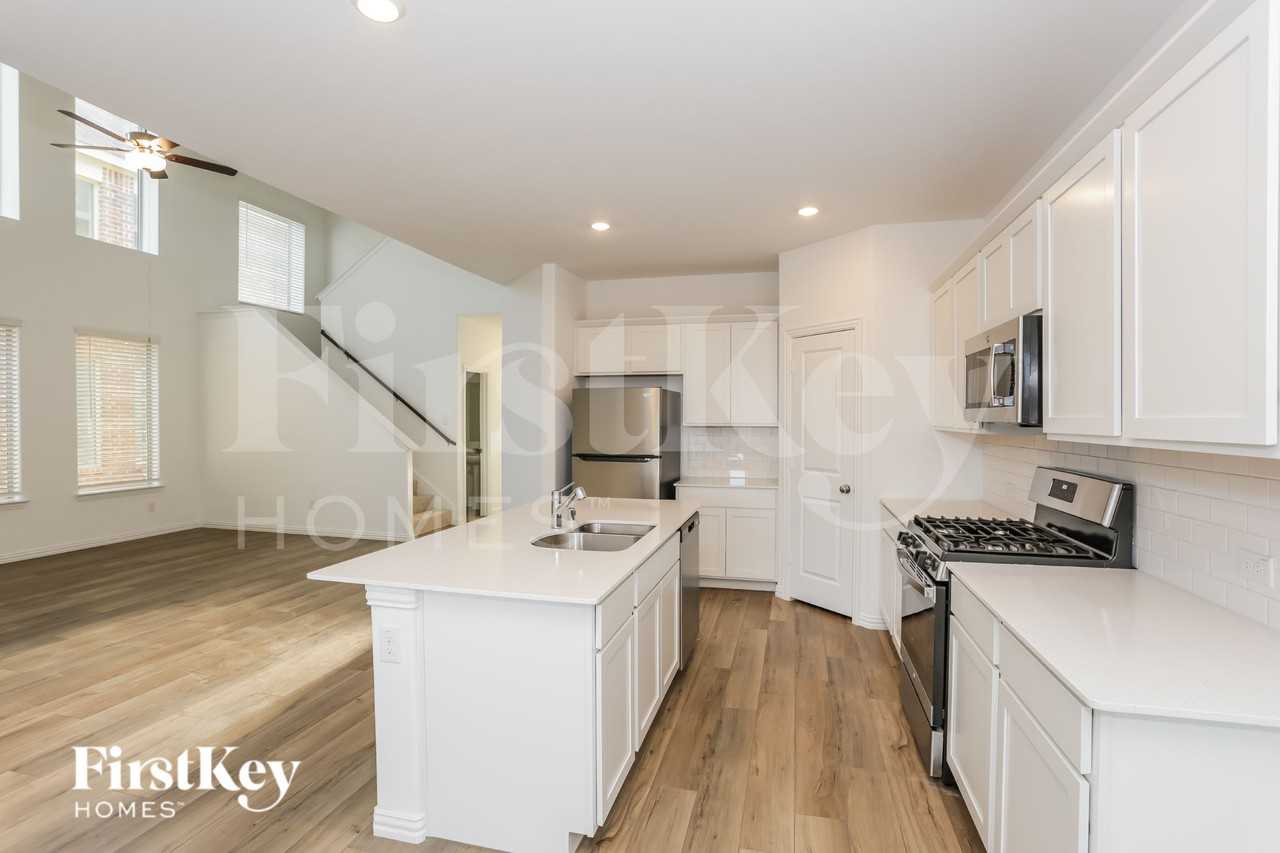 10105 Elkhorn Dr - Photo 5 of 16