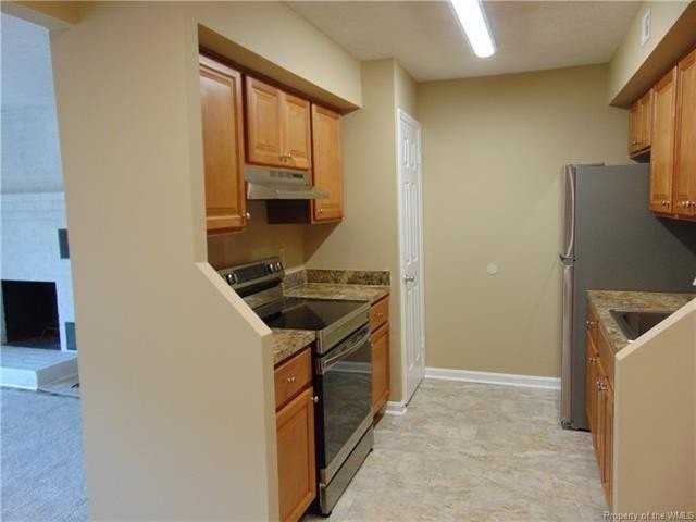 4003 Governors Sq #8 - Photo 3 of 15