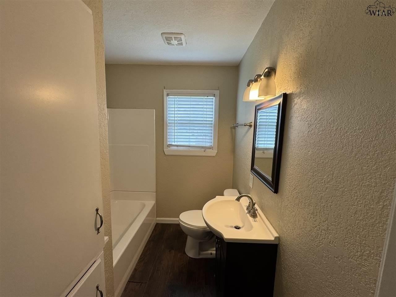 2401 Polk St - Photo 6 of 9