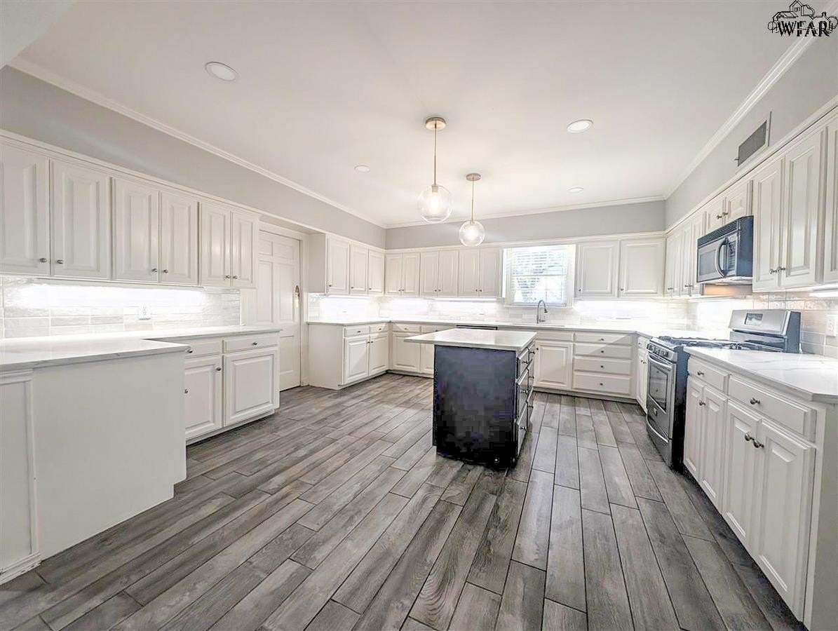 2101 Berkley Dr - Photo 2 of 8