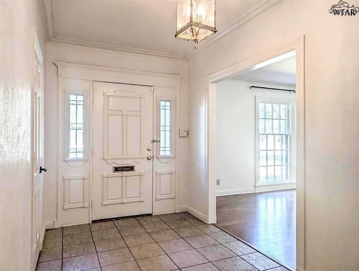 2101 Berkley Dr - Photo 3 of 8