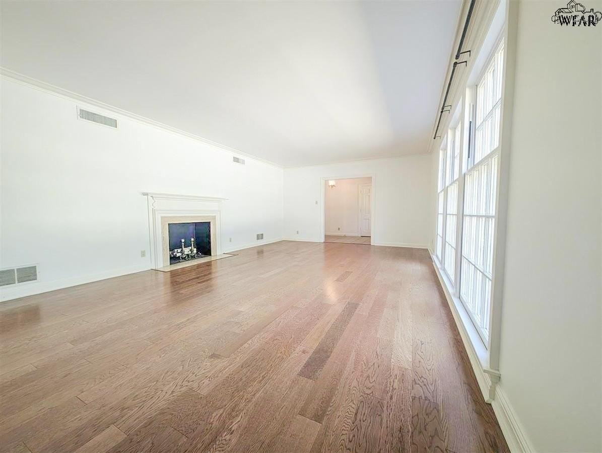 2101 Berkley Dr - Photo 5 of 8