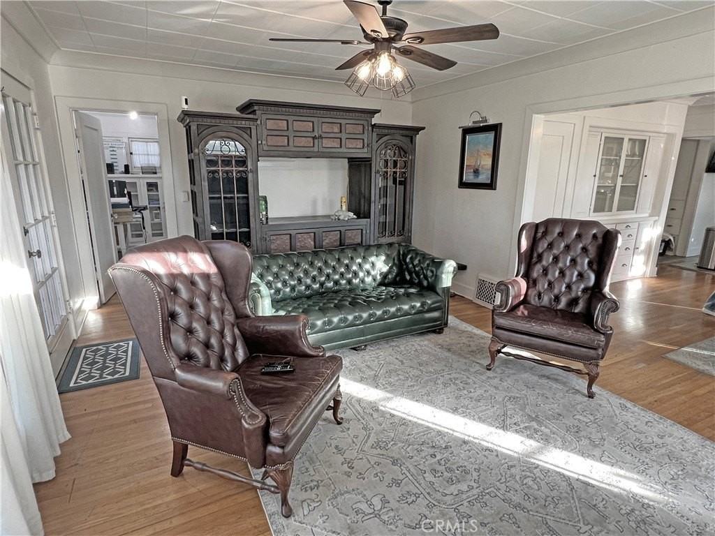 502 E J St - Photo 3 of 34