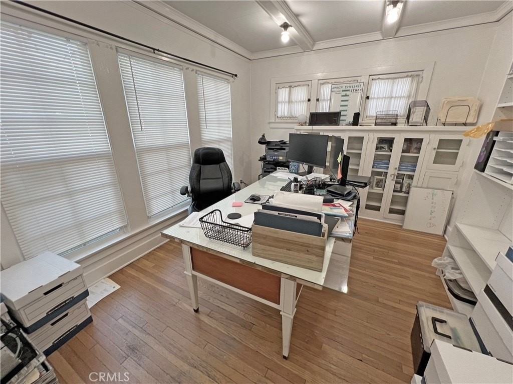 502 E J St - Photo 4 of 34