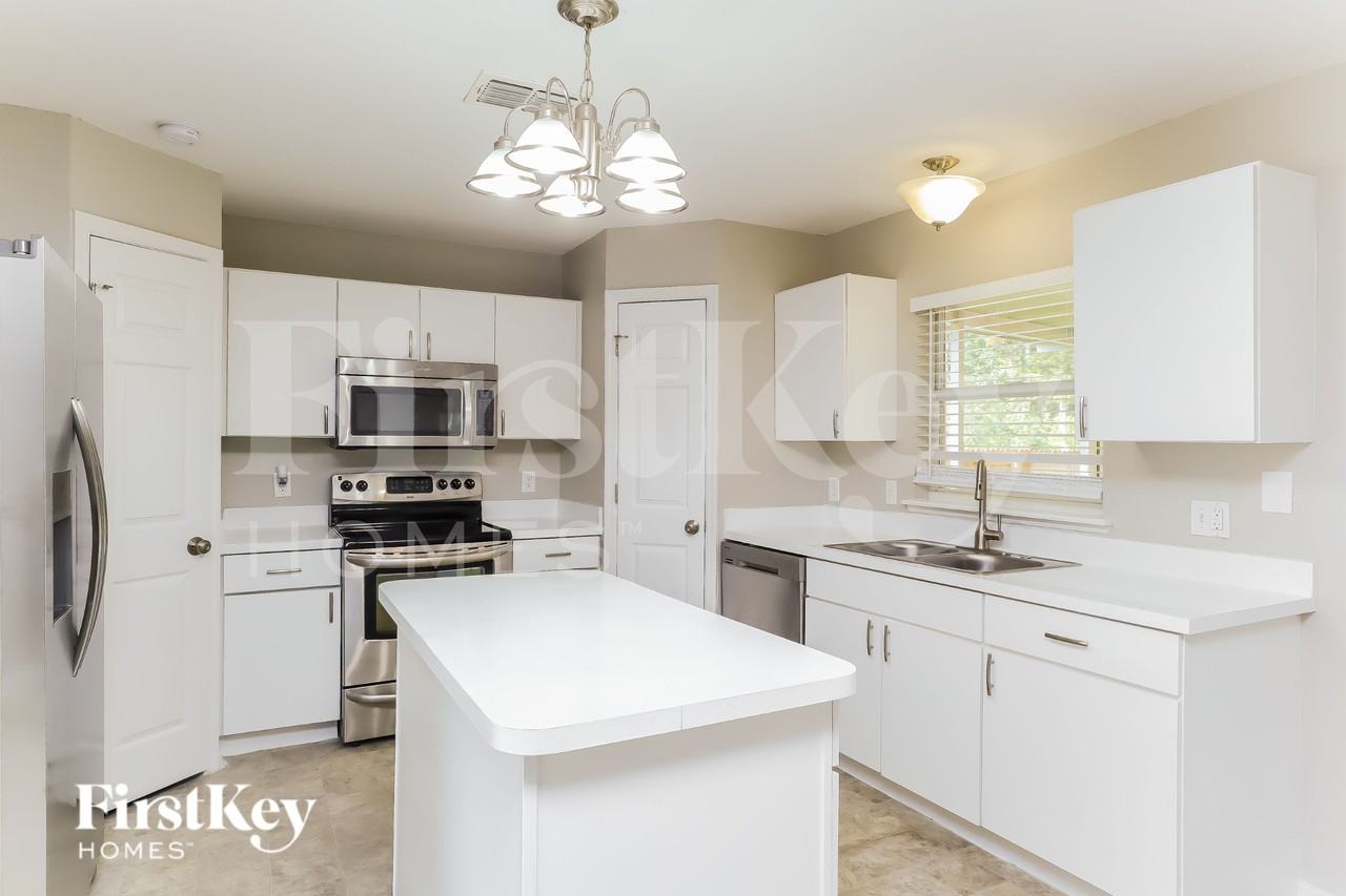 3196 Carlotta Rd - Photo 5 of 15