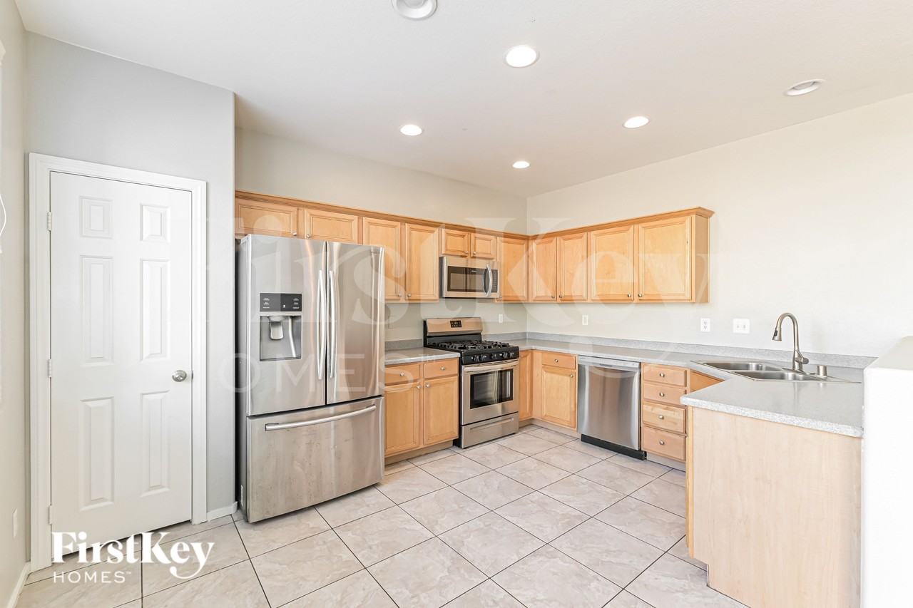 4946 Copperlyn St - Photo 6 of 19