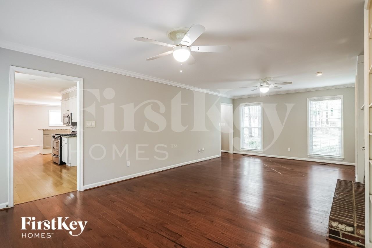 5143 Colonial Park Rd - Photo 2 of 16