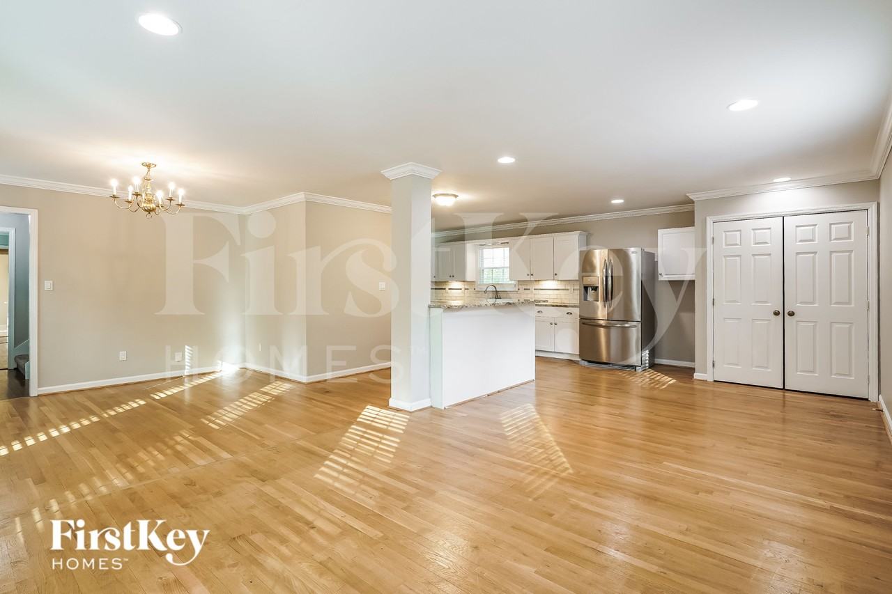 5143 Colonial Park Rd - Photo 3 of 16