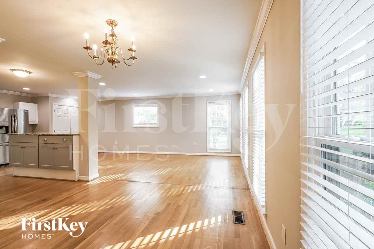 5143 Colonial Park Rd - Photo 4 of 16