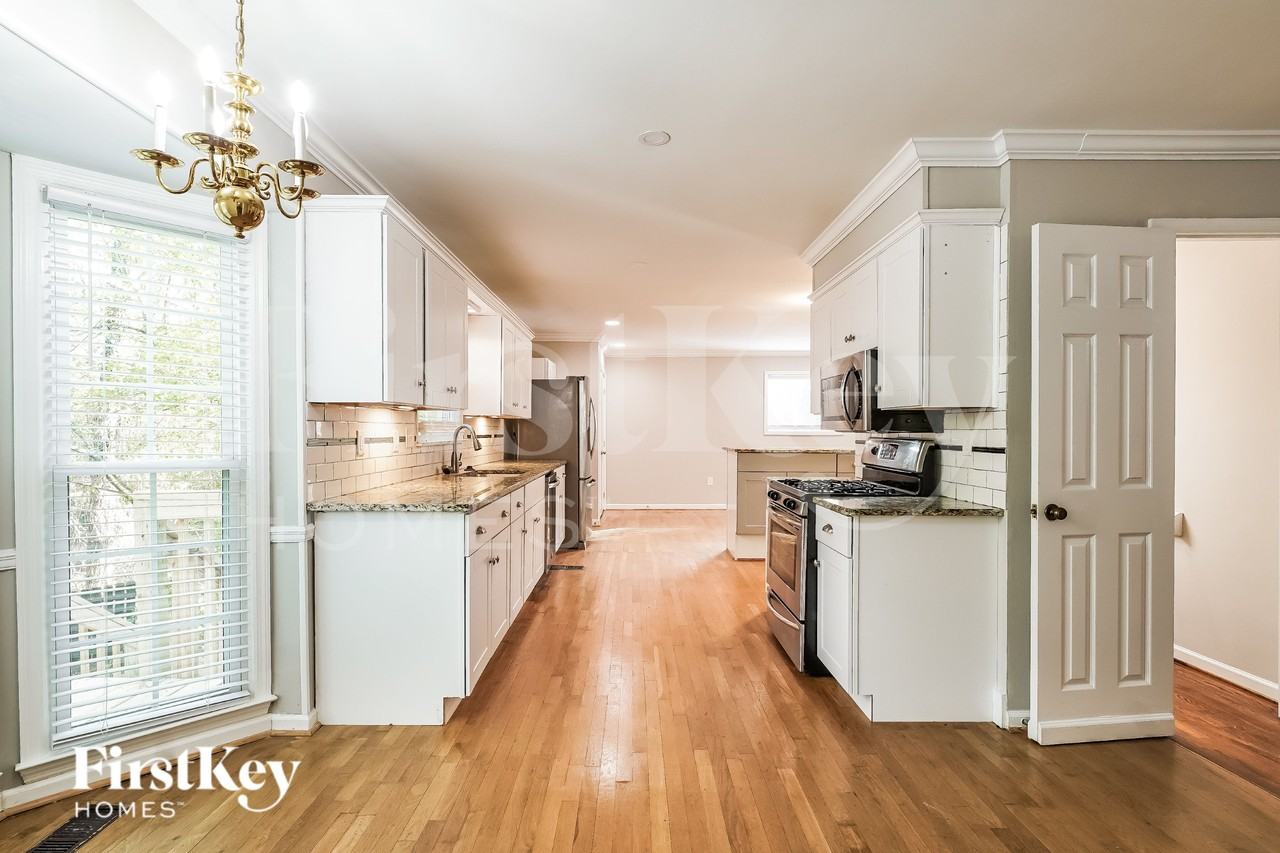 5143 Colonial Park Rd - Photo 5 of 16