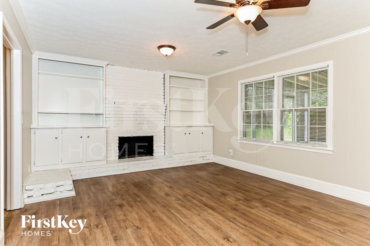 2264 Country Club Dr Se - Photo 6 of 15