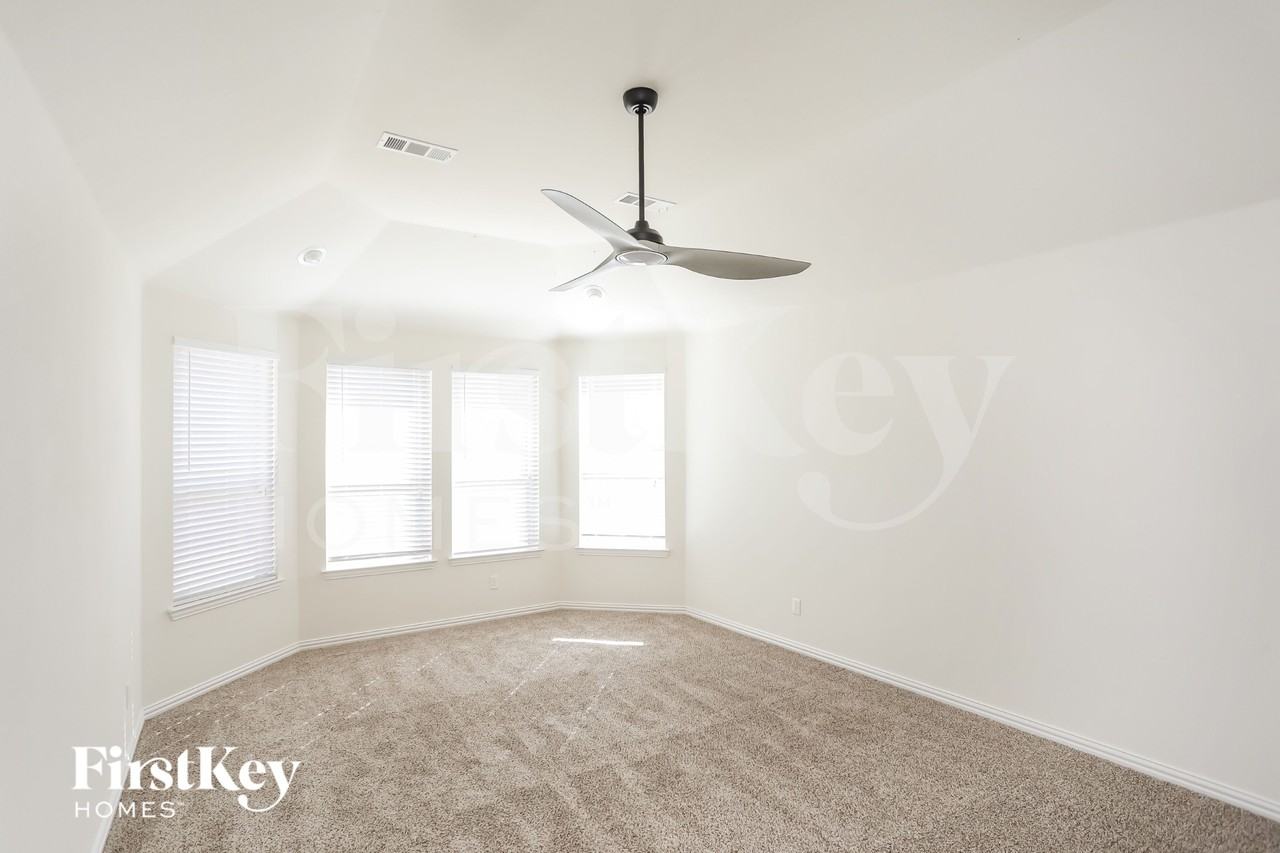 1014 Longhill Way - Photo 3 of 15