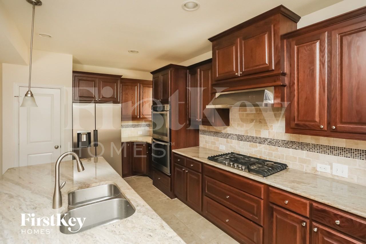 1014 Longhill Way - Photo 6 of 15