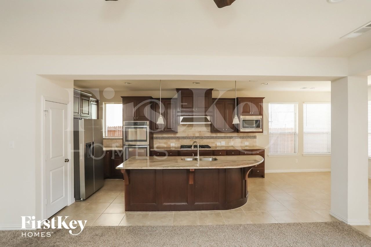 1014 Longhill Way - Photo 7 of 15