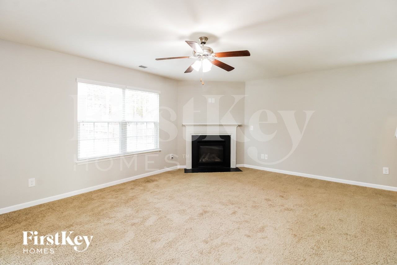 1635 Haddington Point Dr - Photo 2 of 15