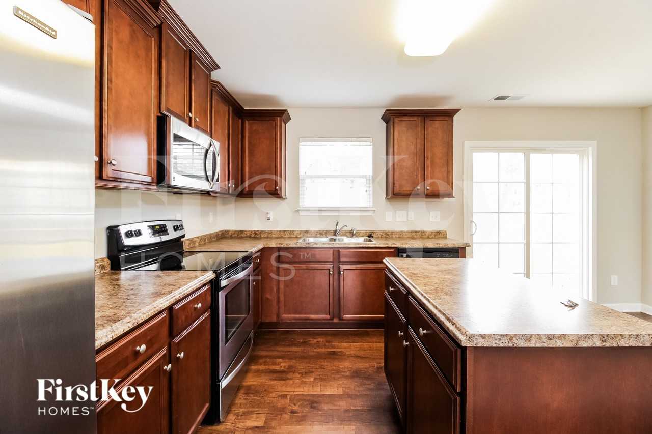 1635 Haddington Point Dr - Photo 4 of 15