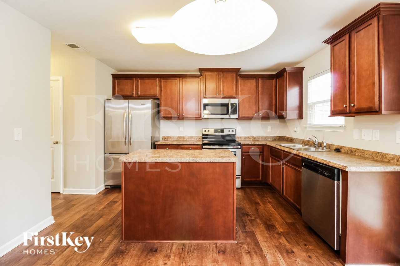 1635 Haddington Point Dr - Photo 5 of 15