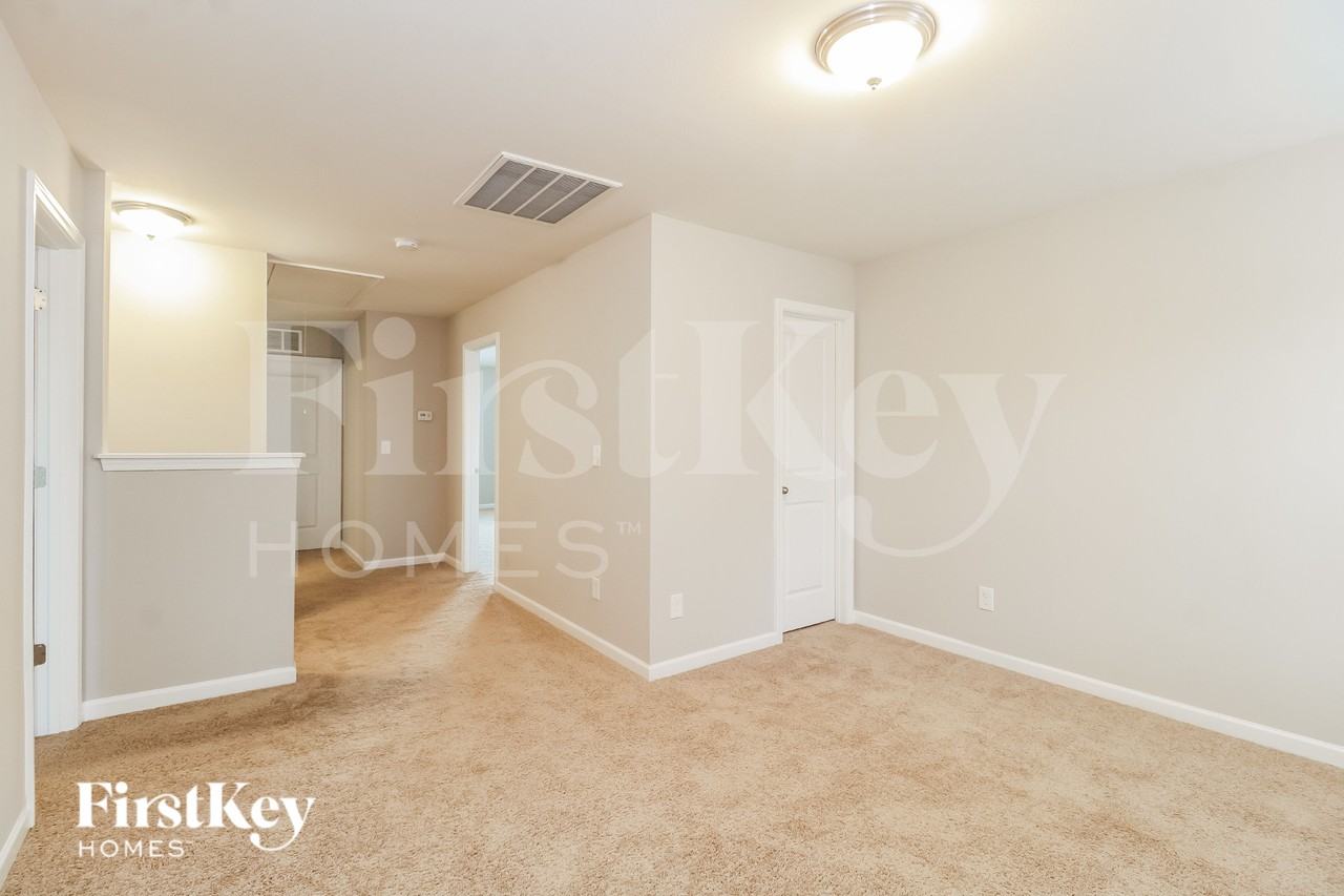 1635 Haddington Point Dr - Photo 7 of 15