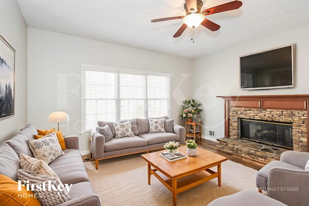 7285 Wyngate Dr - Photo 3 of 19