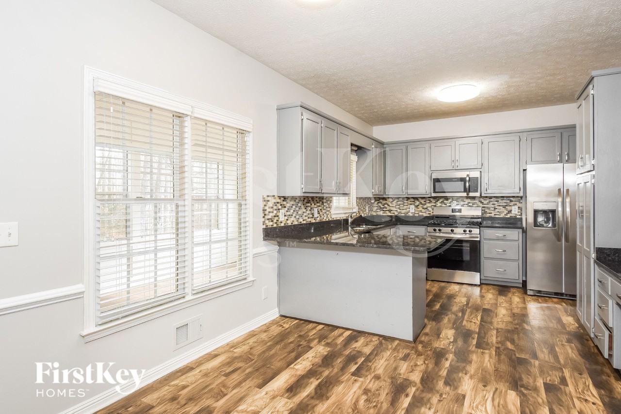 7285 Wyngate Dr - Photo 5 of 19