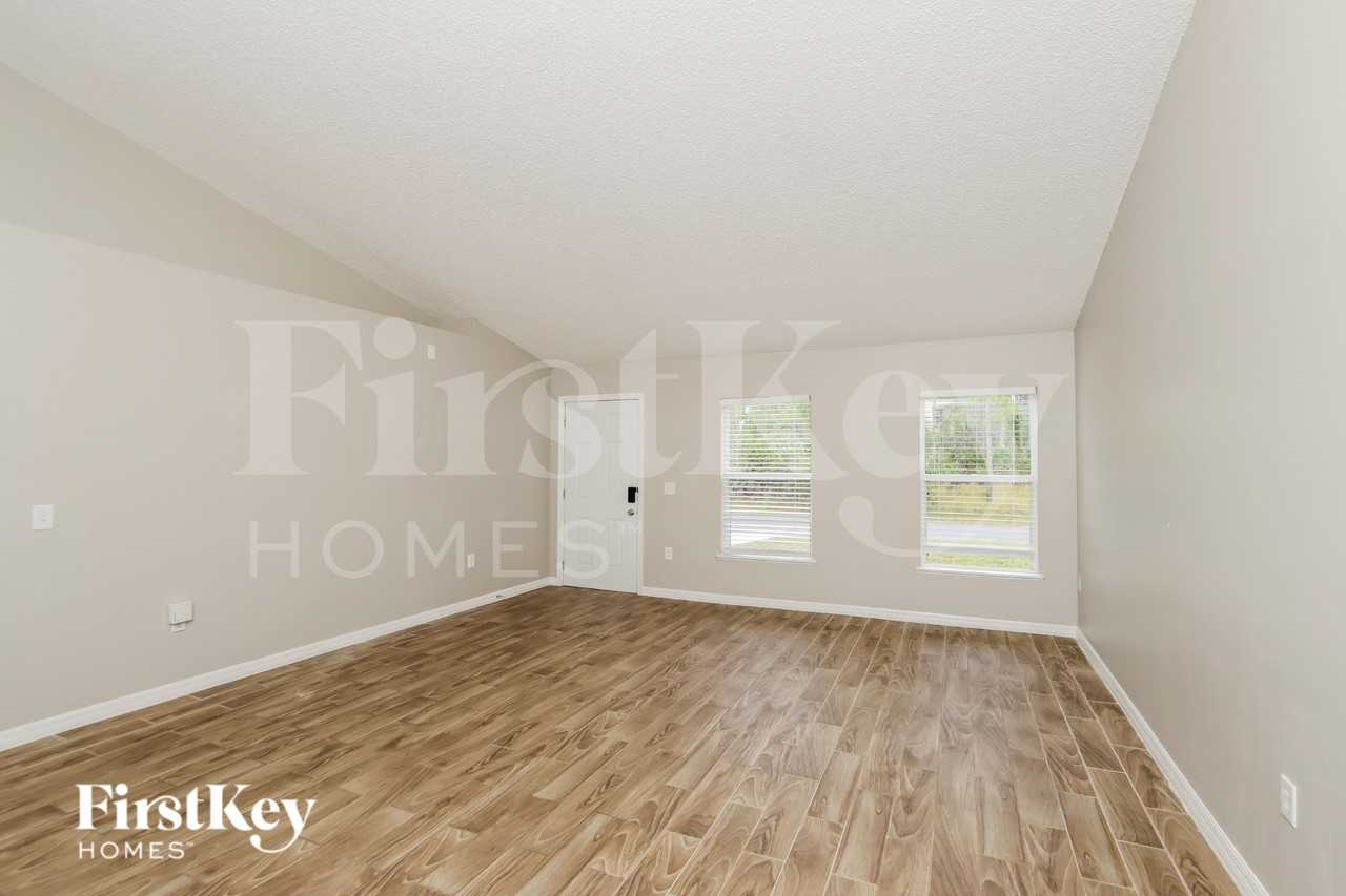 544 Gagnon St Se - Photo 3 of 15