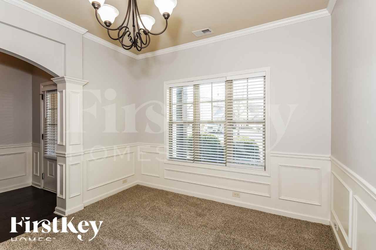 4868 Maple Glen Dr - Photo 5 of 19