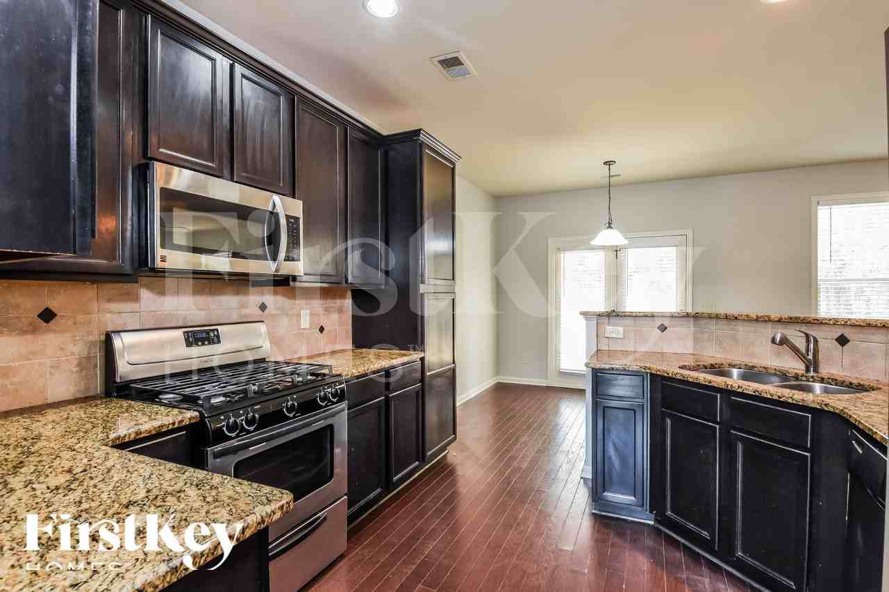 4868 Maple Glen Dr - Photo 7 of 19