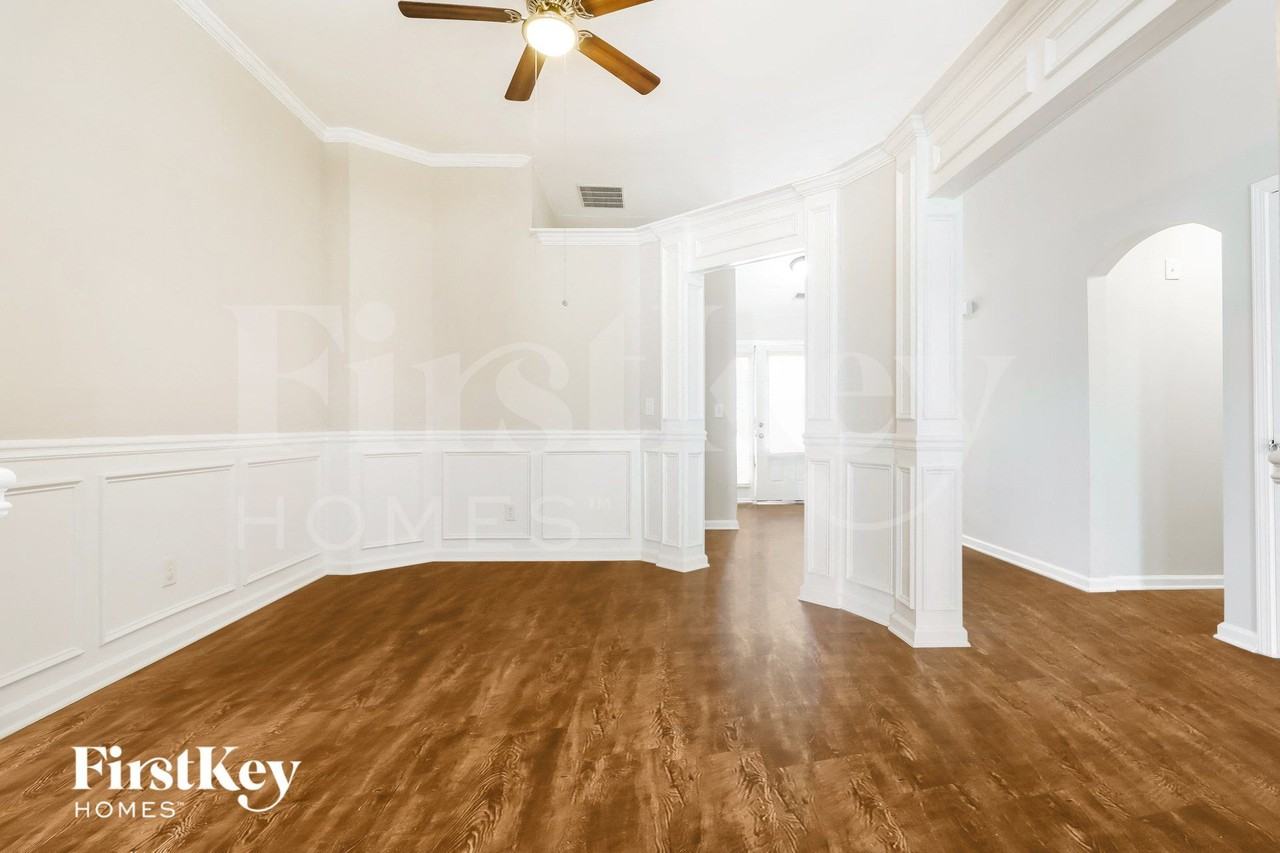 120 Ellington Dr - Photo 3 of 15