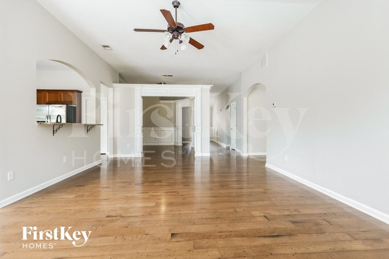 120 Ellington Dr - Photo 4 of 15