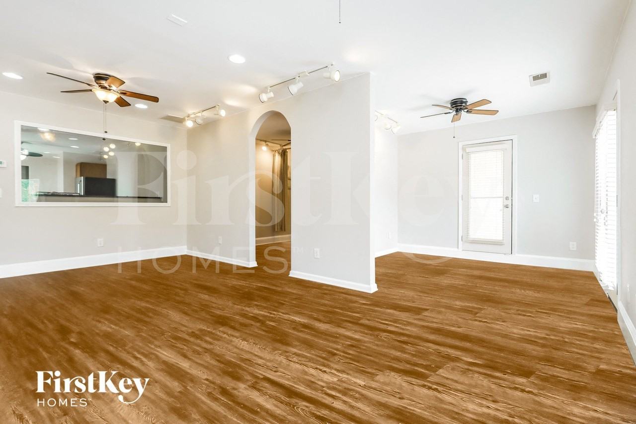 120 Ellington Dr - Photo 6 of 15