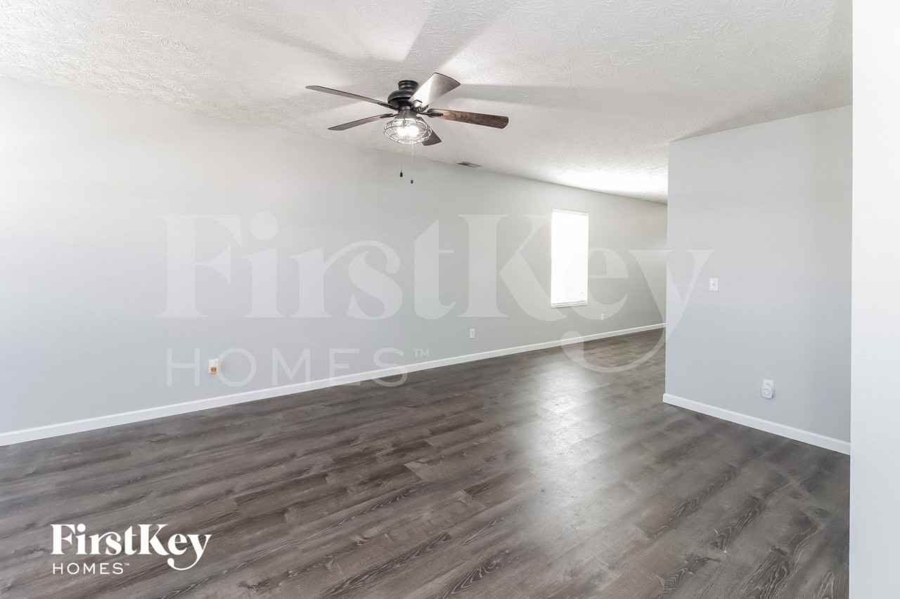 421 Martin Ave - Photo 4 of 15