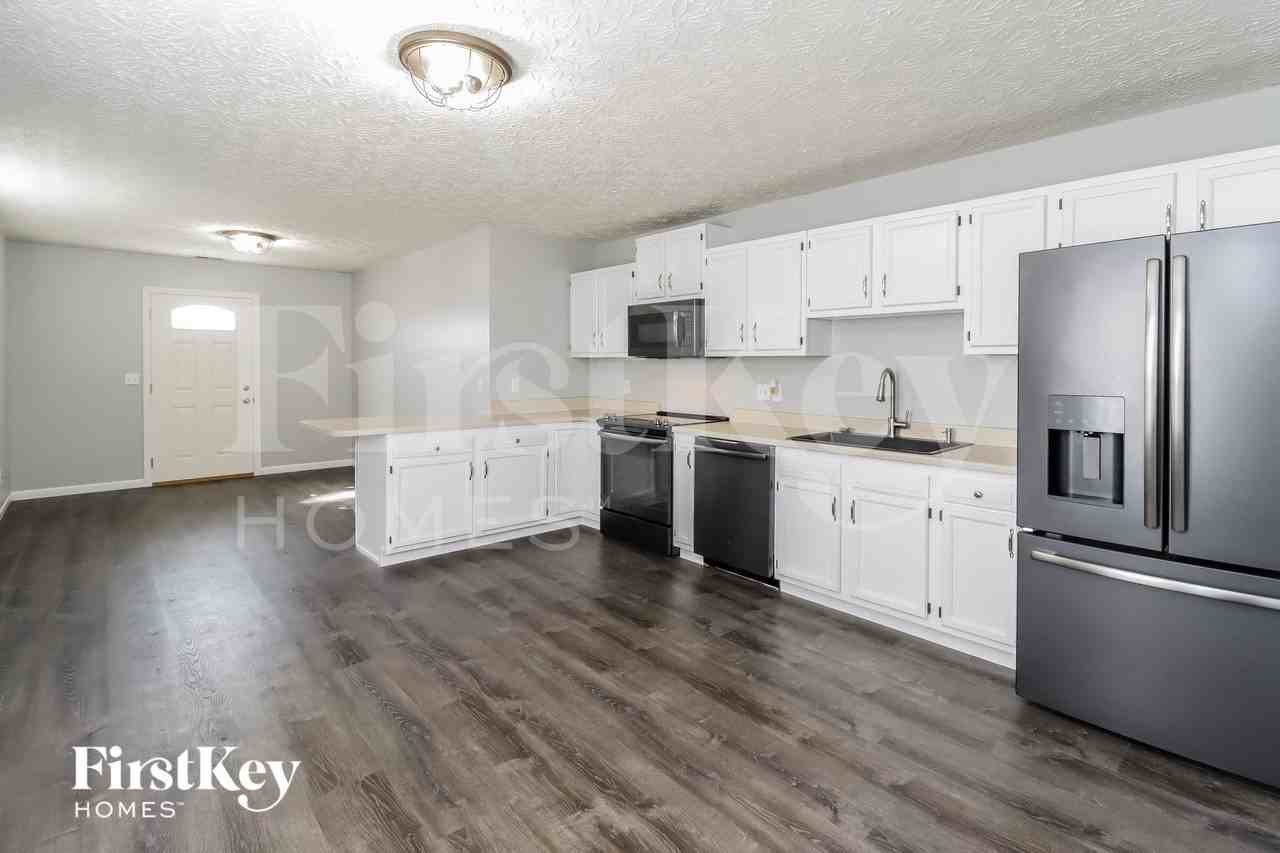 421 Martin Ave - Photo 5 of 15