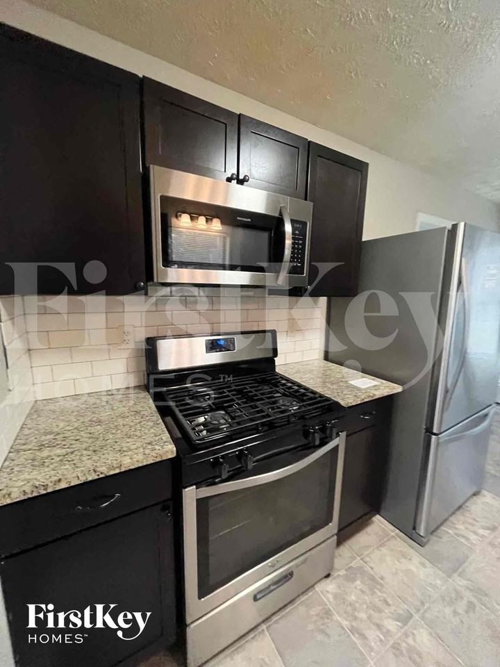 4192 Tyler Ct - Photo 6 of 10