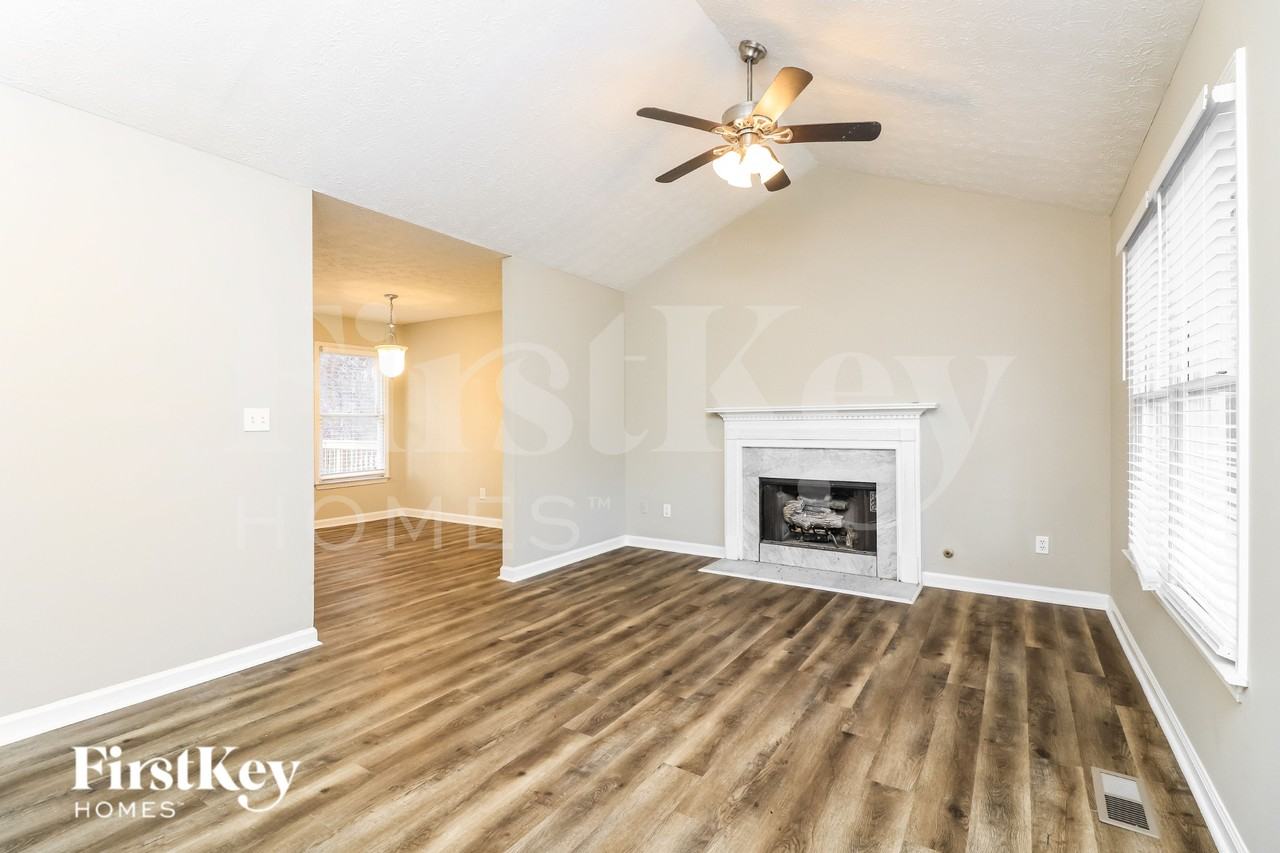 325 Arapaho Dr Se - Photo 4 of 19