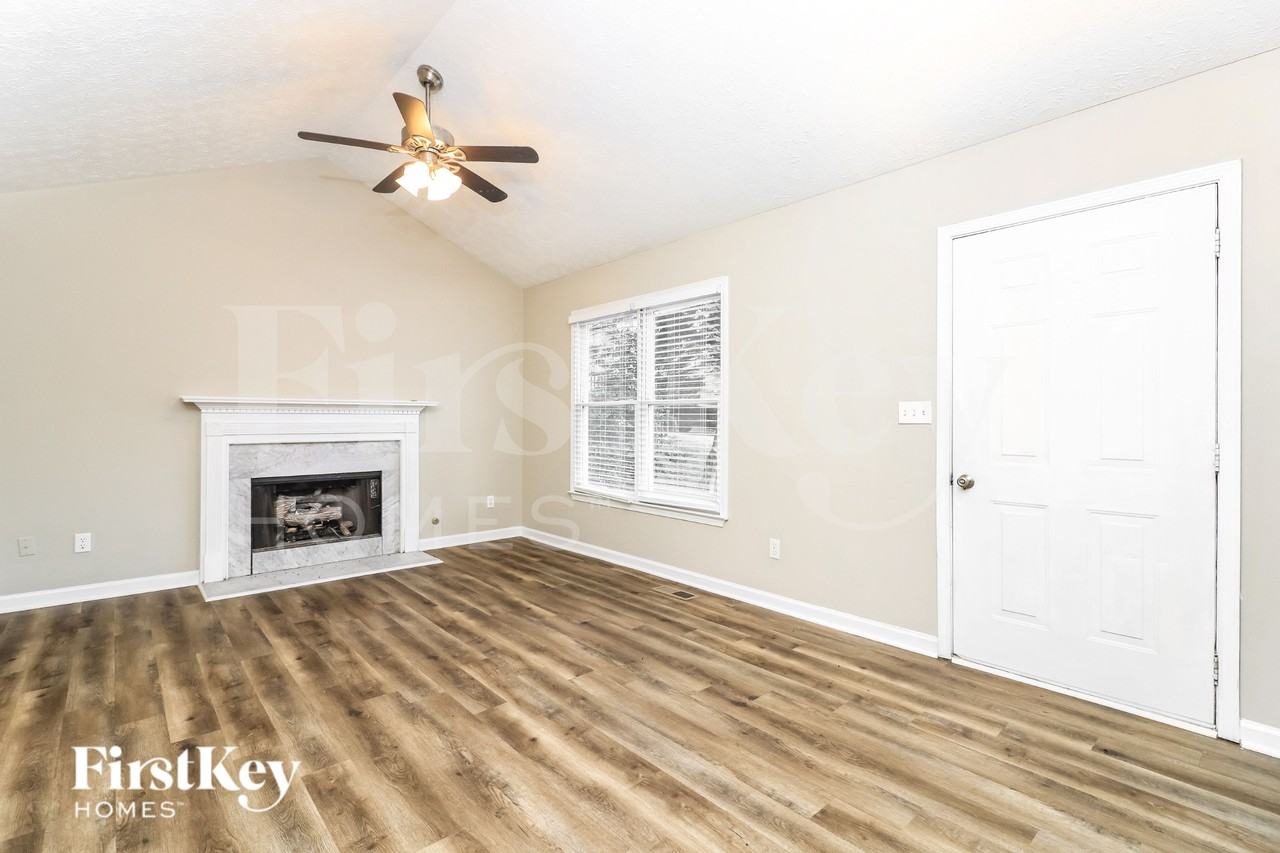 325 Arapaho Dr Se - Photo 6 of 19