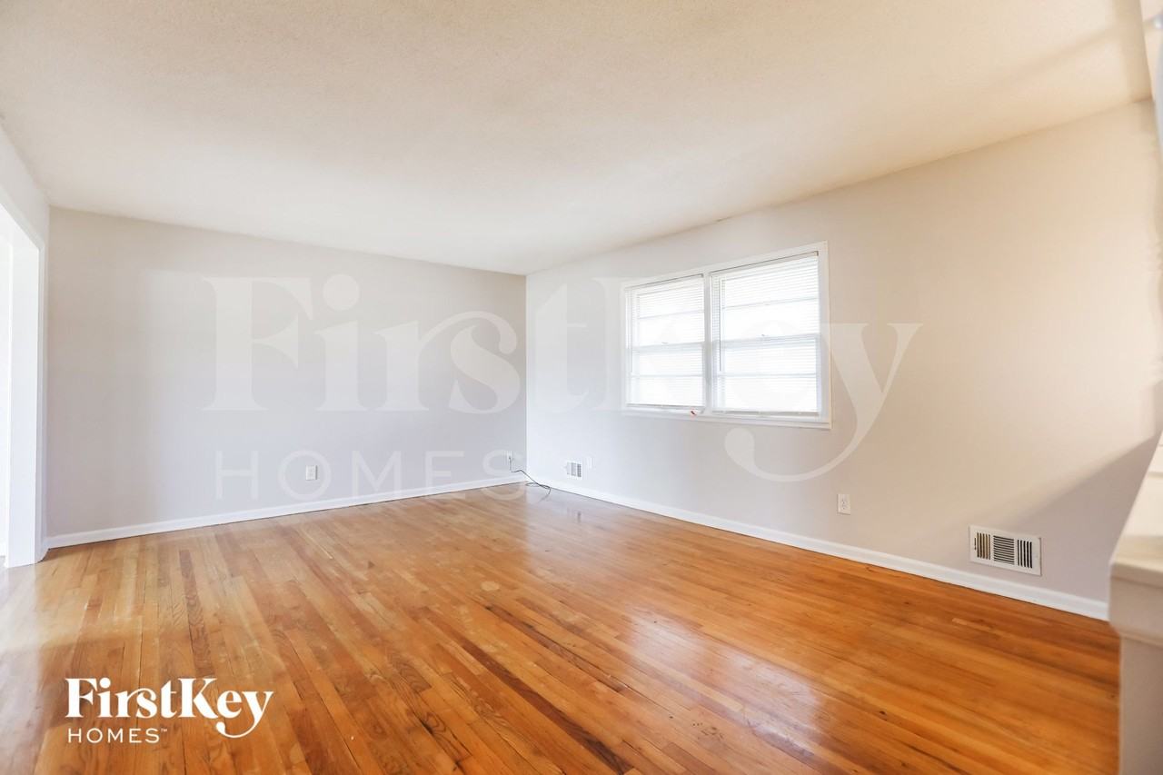 8405 Elm Ave - Photo 3 of 15