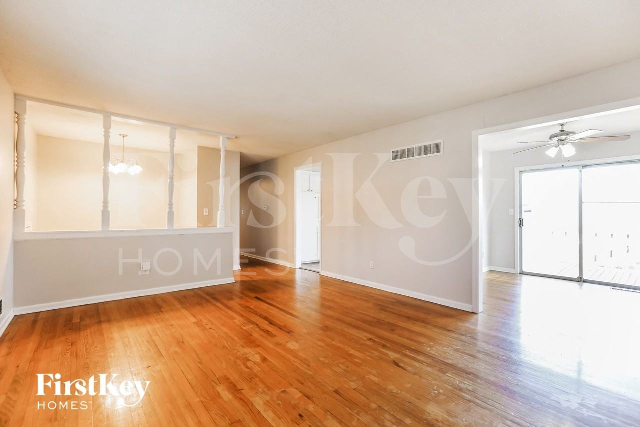 8405 Elm Ave - Photo 4 of 15