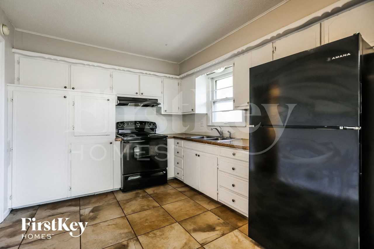 8405 Elm Ave - Photo 6 of 15