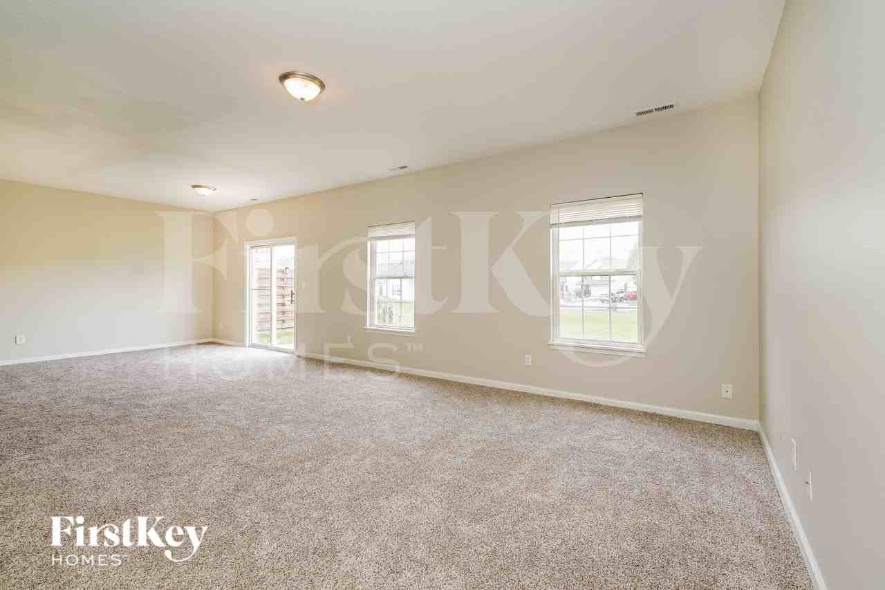 8048 Maple Stream Blvd - Photo 2 of 15