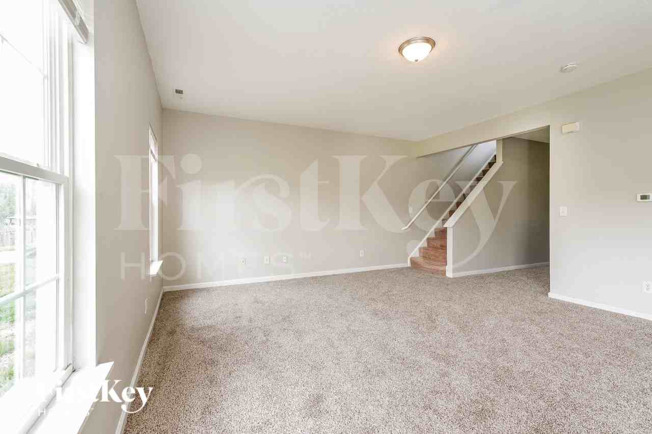 8048 Maple Stream Blvd - Photo 3 of 15