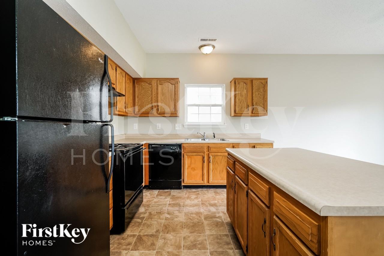 8048 Maple Stream Blvd - Photo 7 of 15