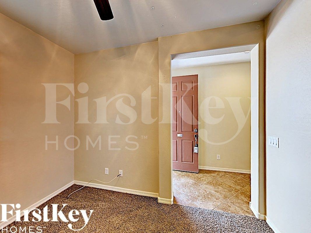 802 W Love Rd - Photo 2 of 16