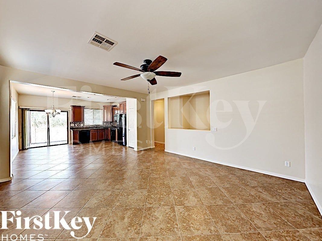 802 W Love Rd - Photo 5 of 16